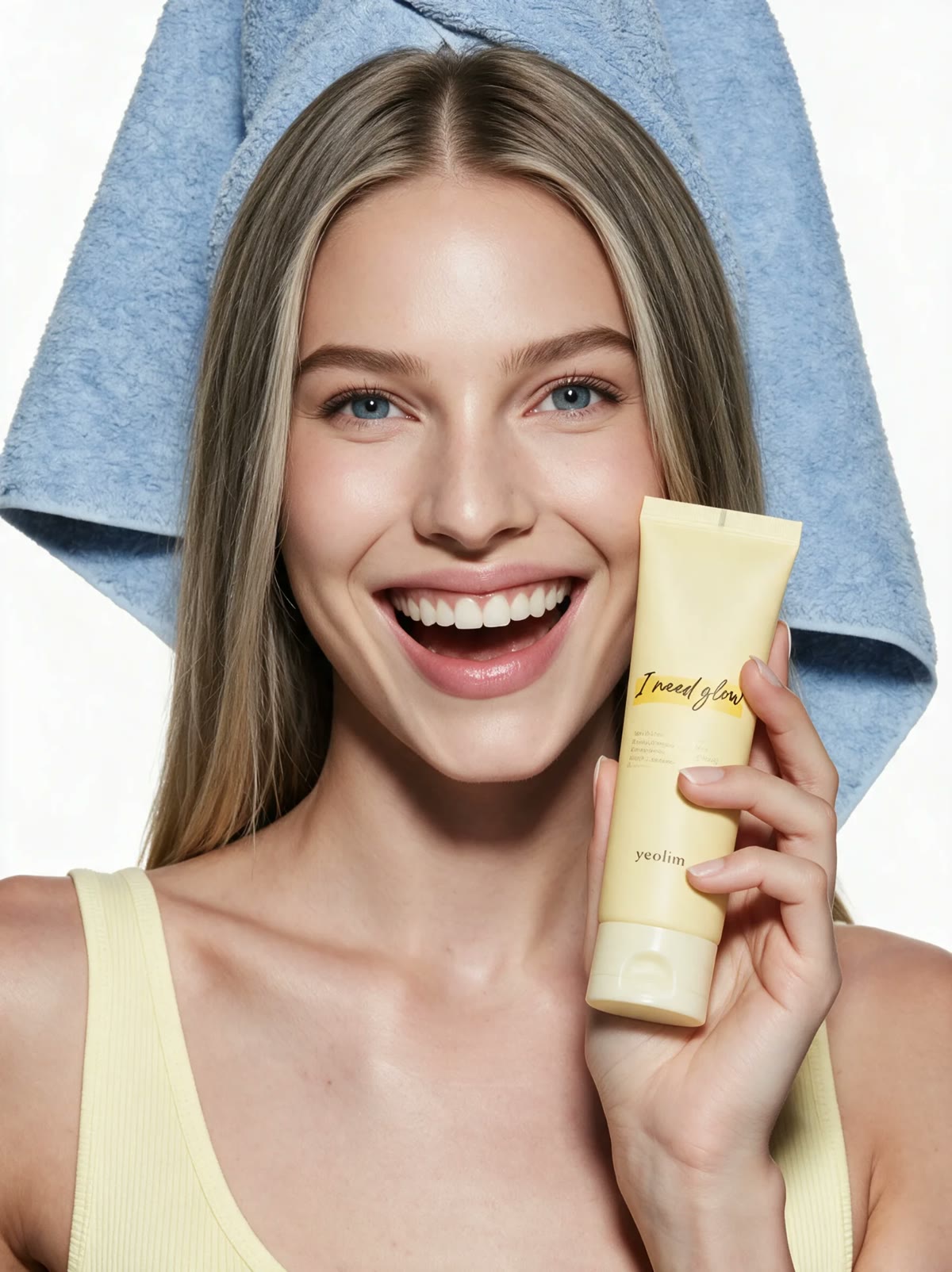 Người phụ nữ mỉm cười, quấn khăn trên đầu, cầm tuýp yeolim Glow Nutrition All-Day Mask
